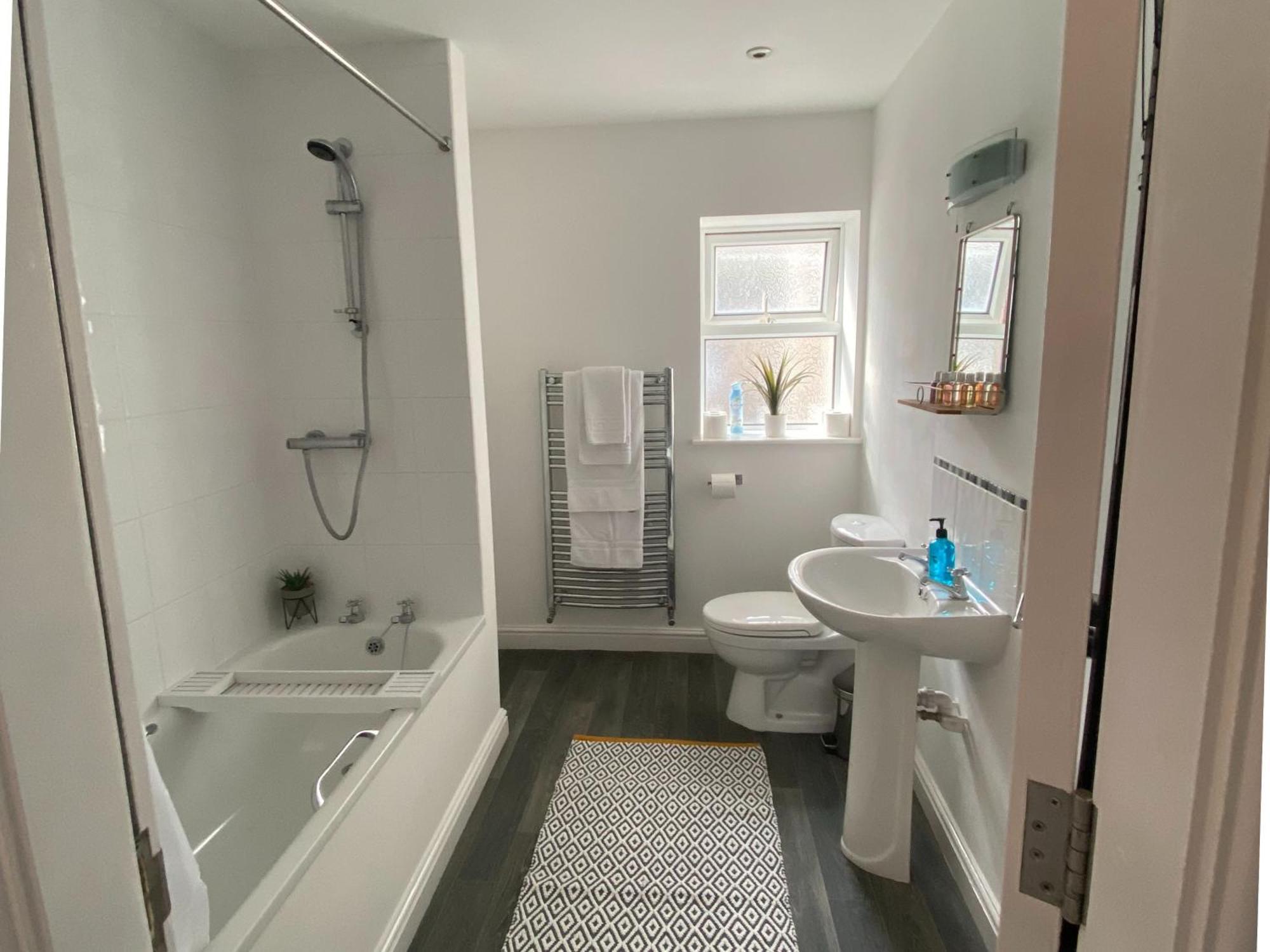 Eden Escapes Serviced Apartments Morecambe Buitenkant foto